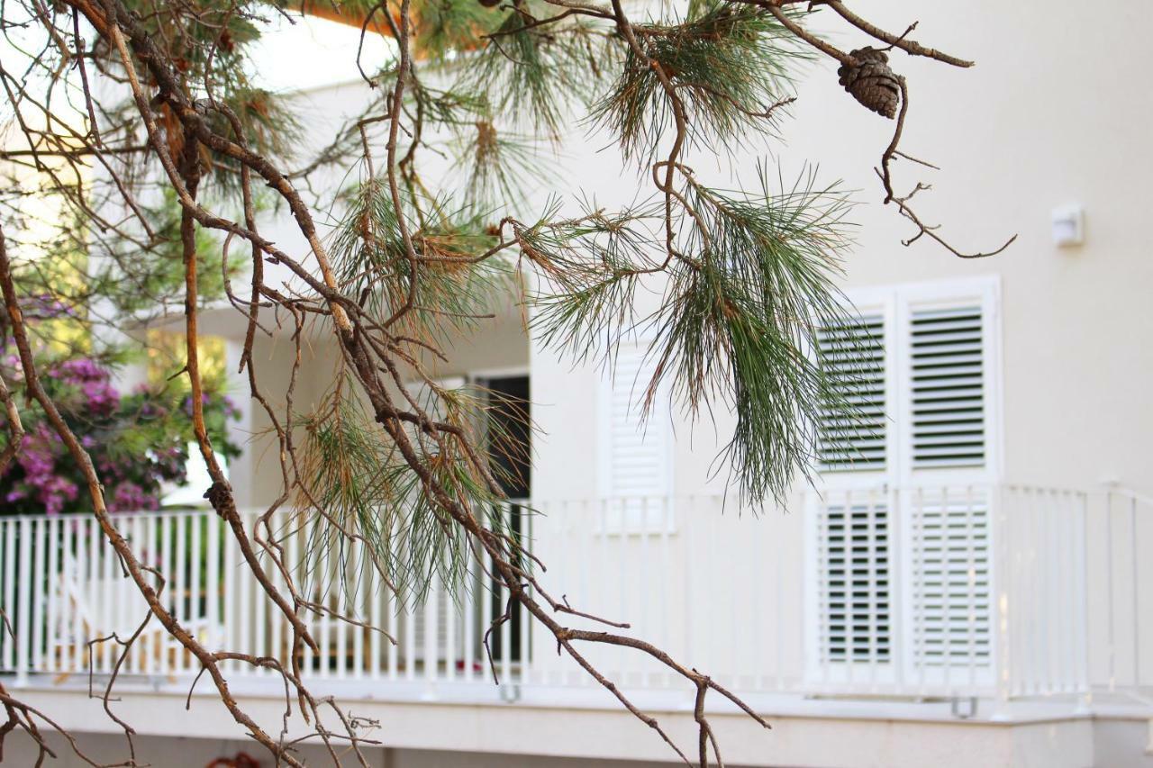 Luxury Family Beach Front Villa - Sunday Beach House Slatine Ngoại thất bức ảnh
